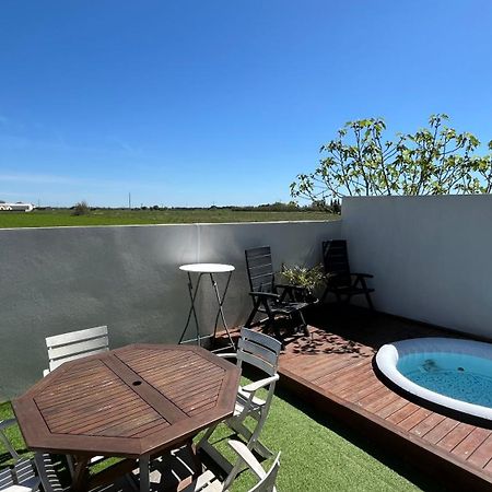 Appartement Avec Spa-Avril A Sept-Camargue 4 Personnes Saint-Laurent-dʼAigouze Esterno foto