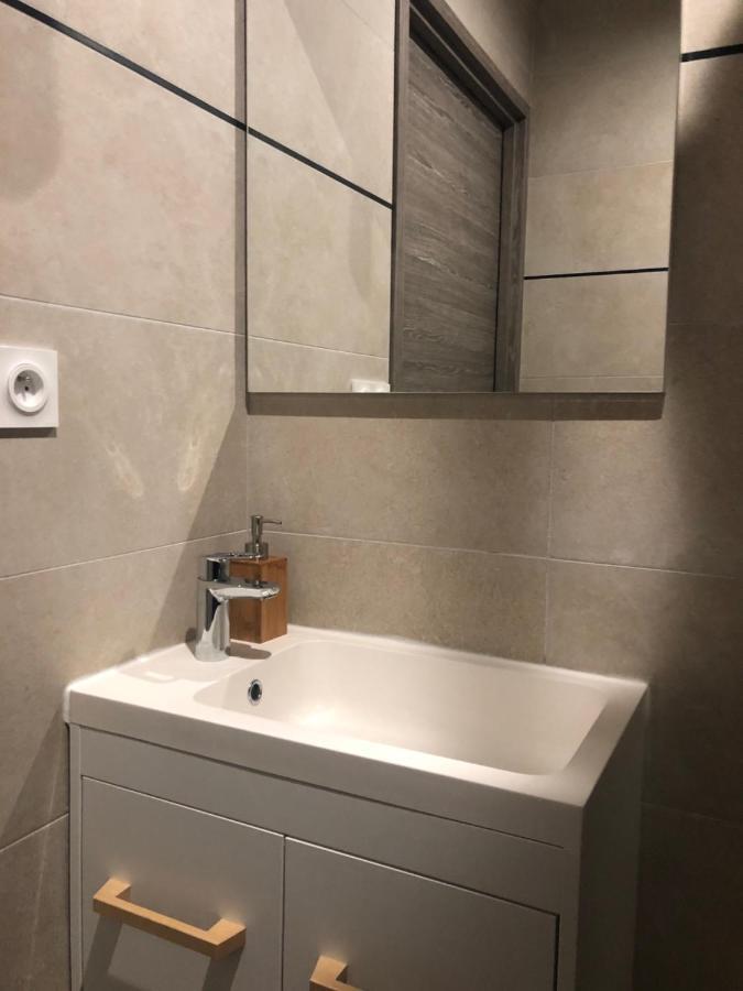 Appartement Avec Spa-Avril A Sept-Camargue 4 Personnes Saint-Laurent-dʼAigouze Esterno foto
