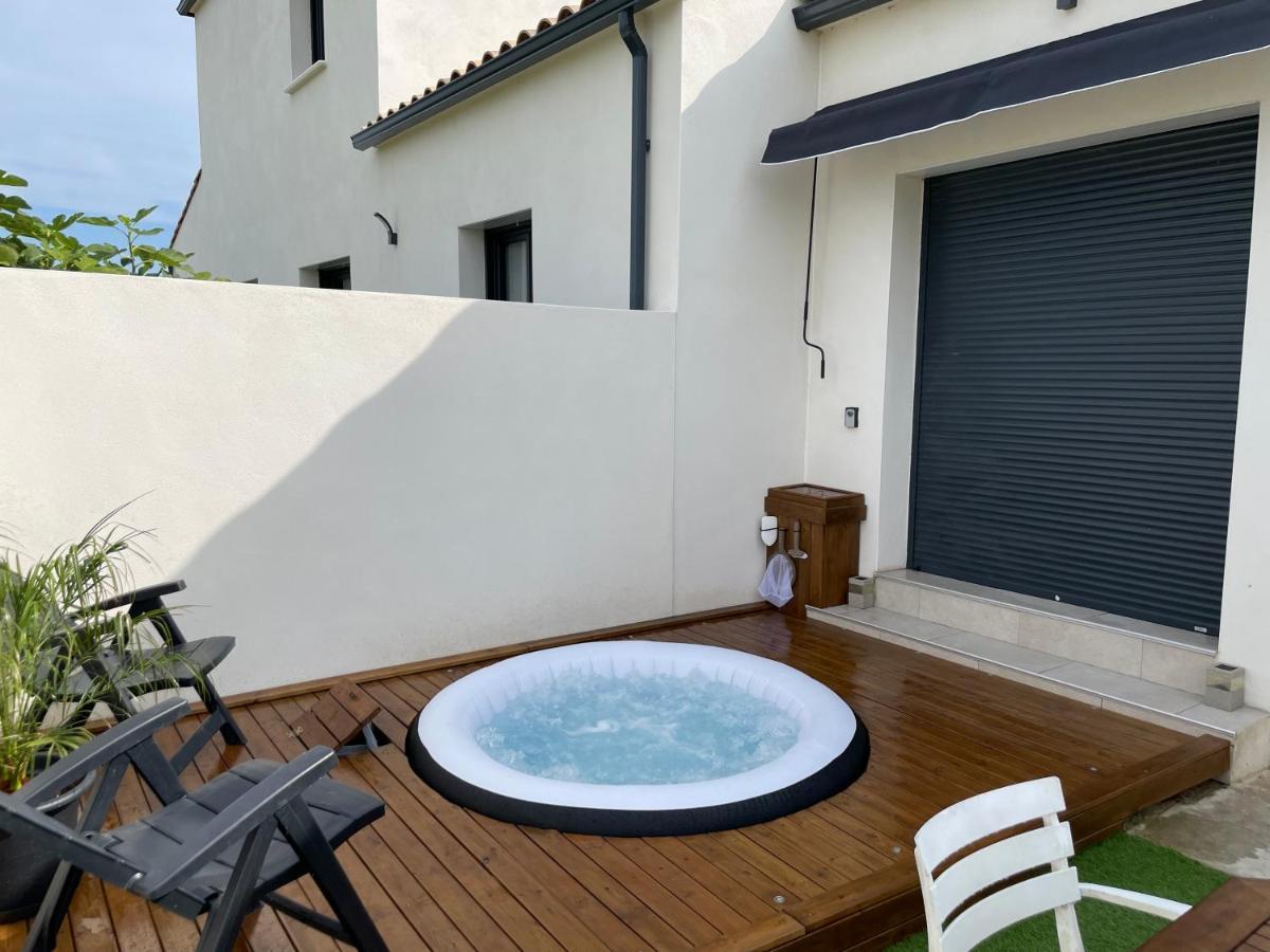 Appartement Avec Spa-Avril A Sept-Camargue 4 Personnes Saint-Laurent-dʼAigouze Esterno foto