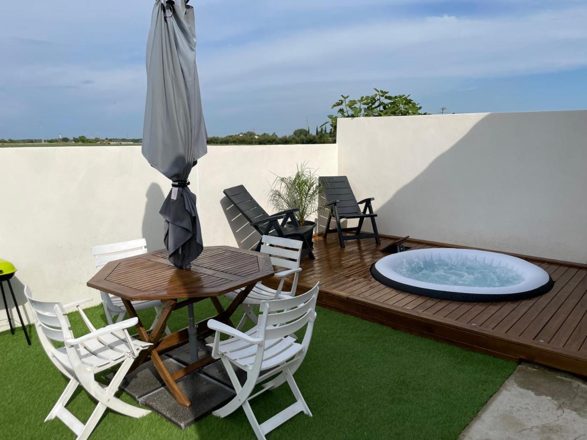 Appartement Avec Spa-Avril A Sept-Camargue 4 Personnes Saint-Laurent-dʼAigouze Esterno foto