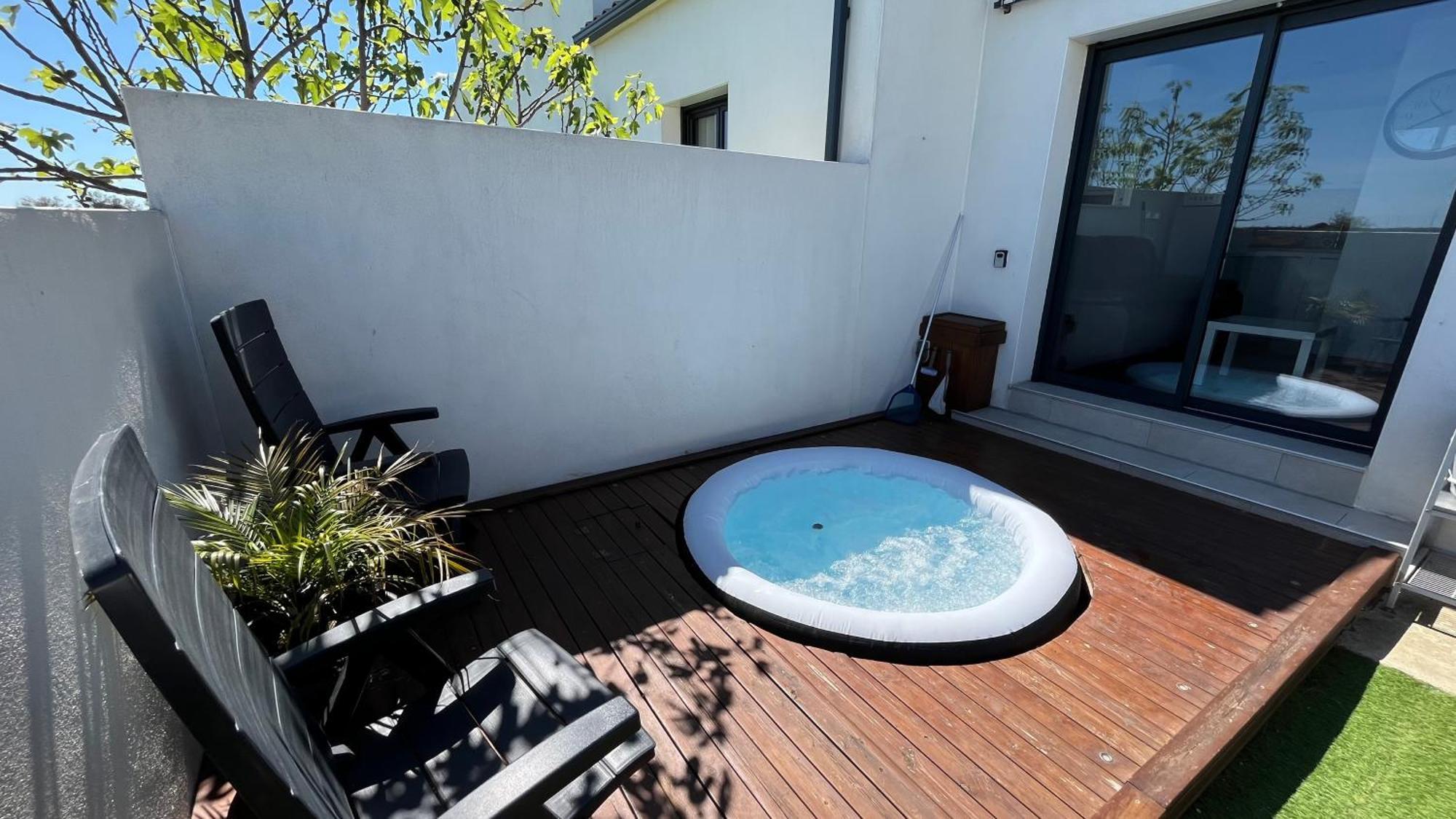 Appartement Avec Spa-Avril A Sept-Camargue 4 Personnes Saint-Laurent-dʼAigouze Esterno foto