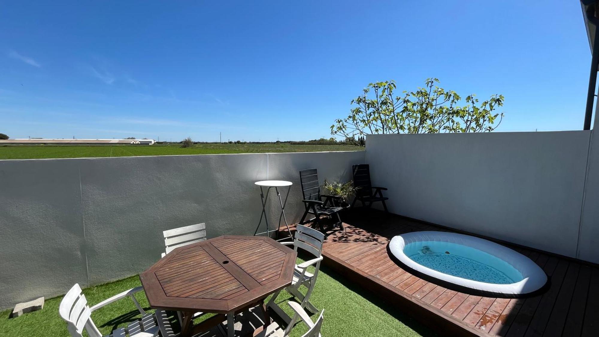 Appartement Avec Spa-Avril A Sept-Camargue 4 Personnes Saint-Laurent-dʼAigouze Esterno foto